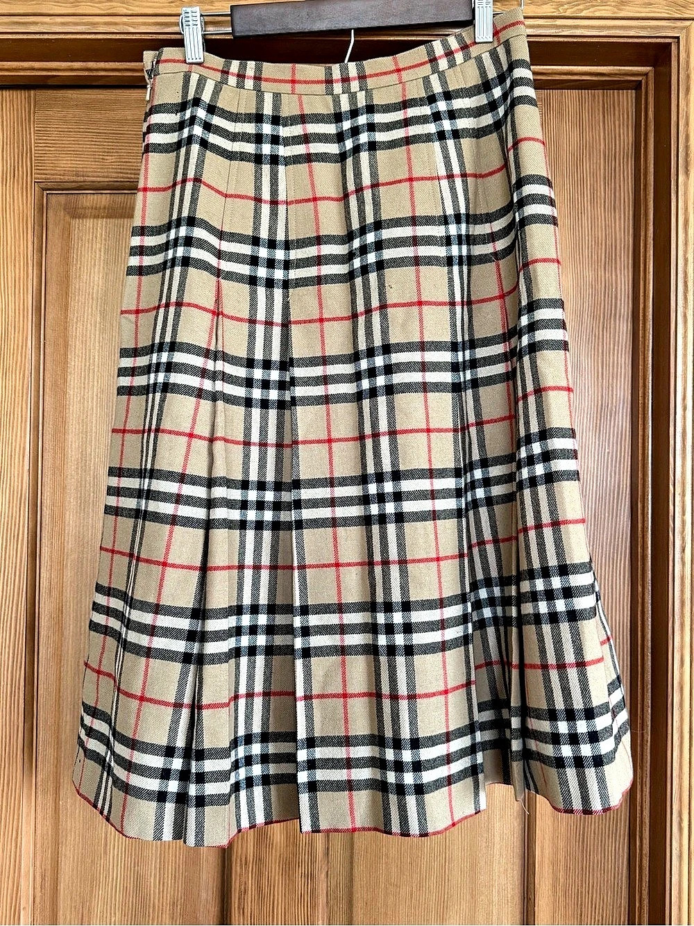 Burberrys Plaid Wool Midi Skirt in Beige & Black